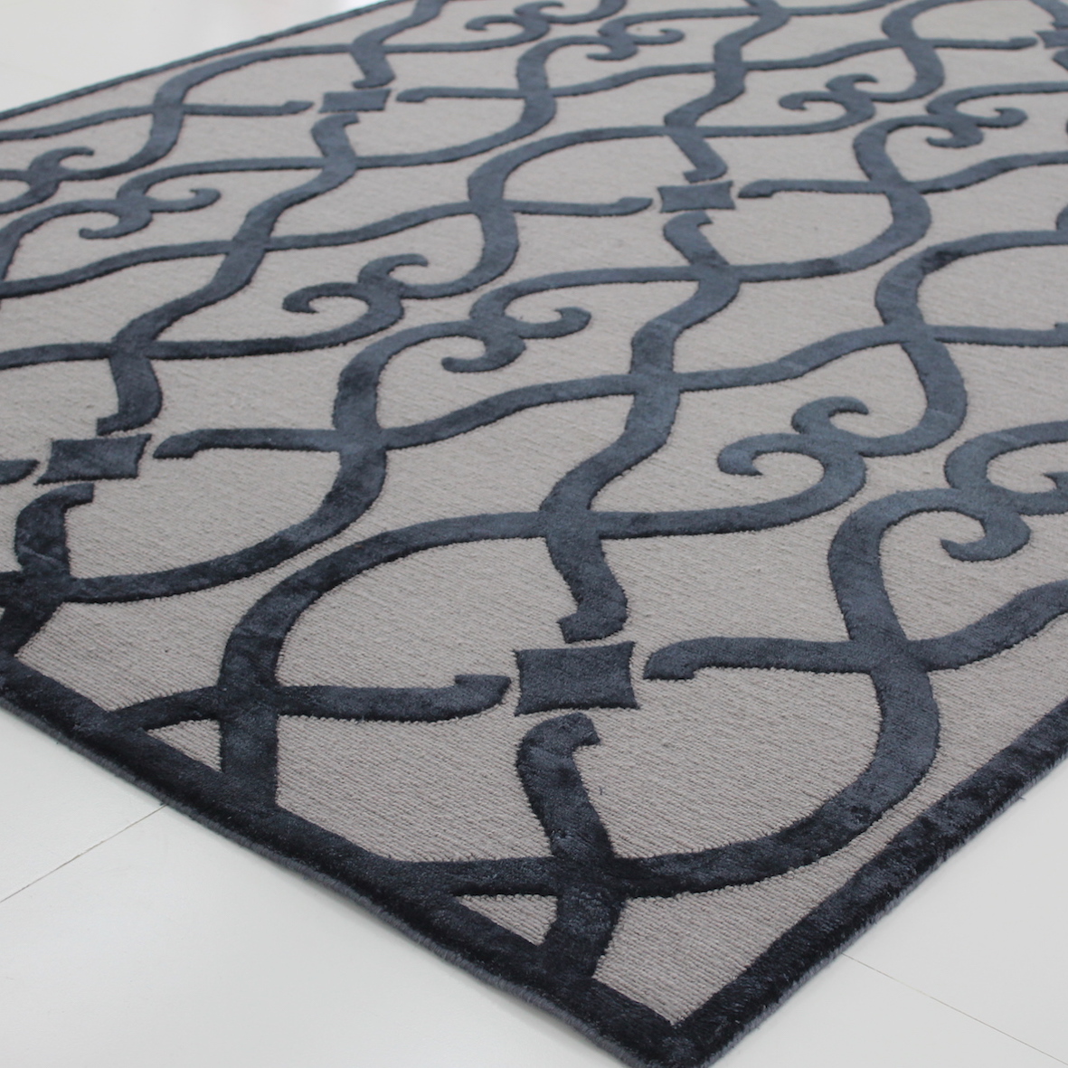 Classic charcoal rug